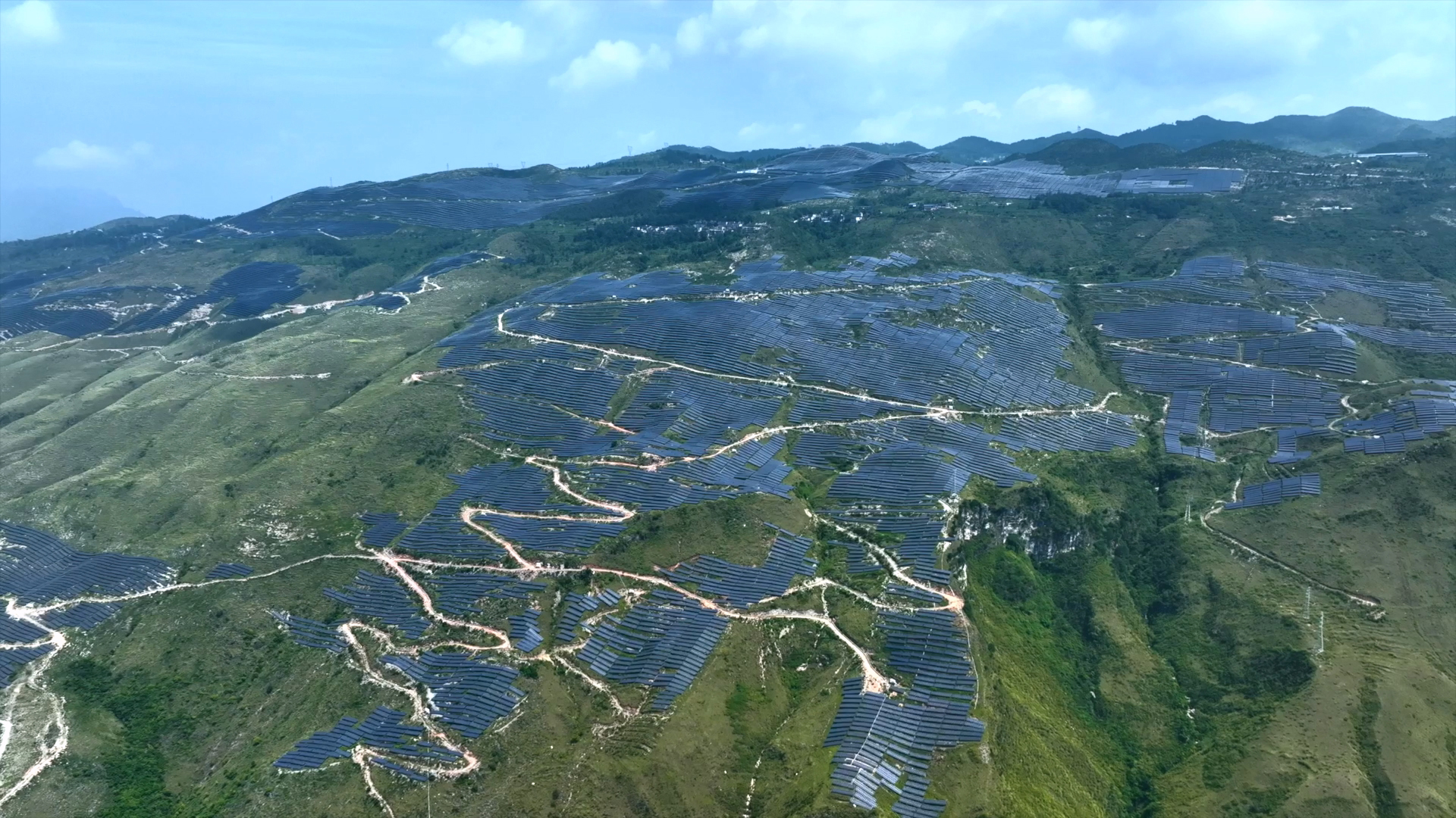 TCL中環-華電貴州光照水光互補農業電站