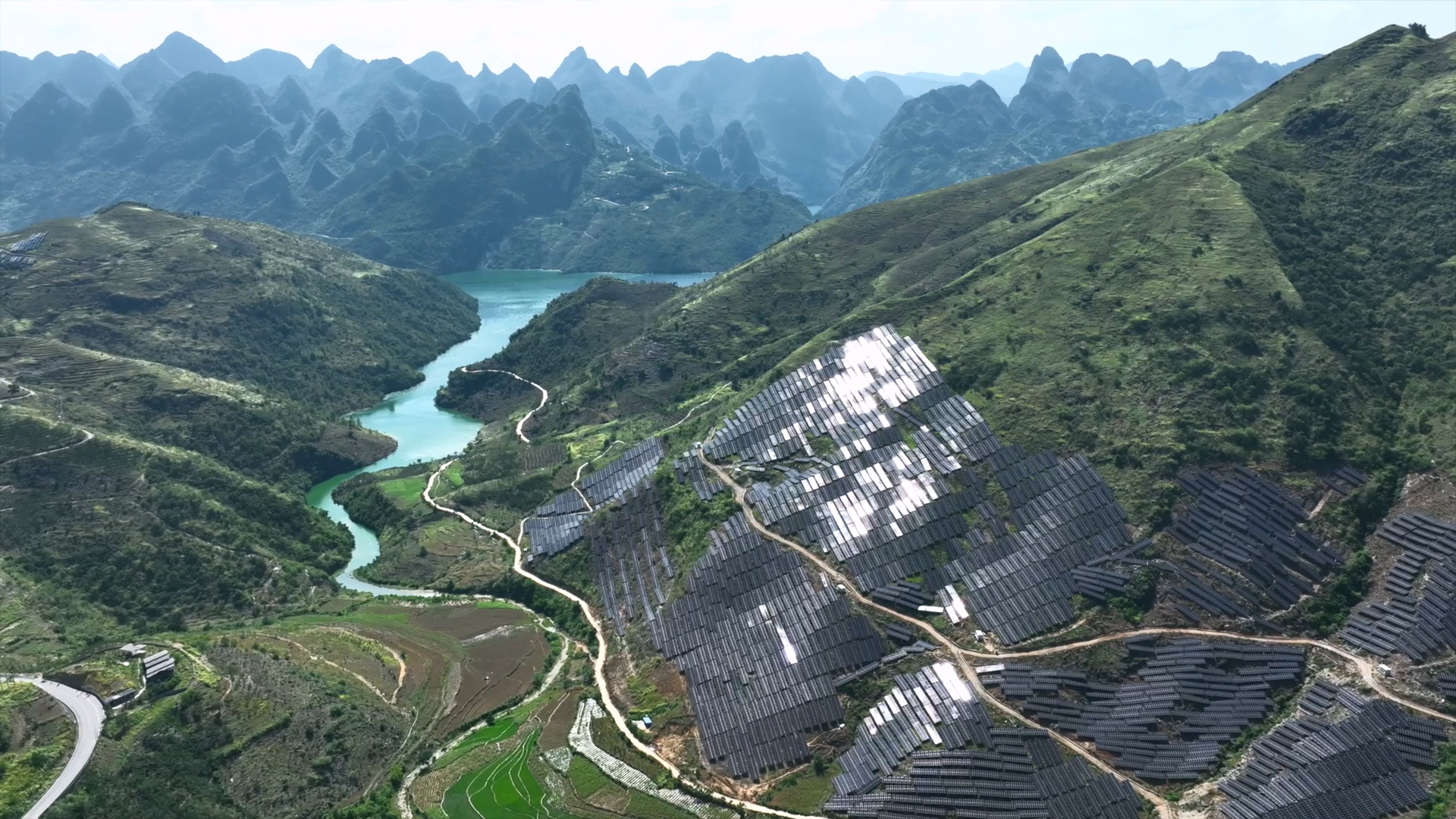 TCL中環-華電貴州董箐水光互補農業電站